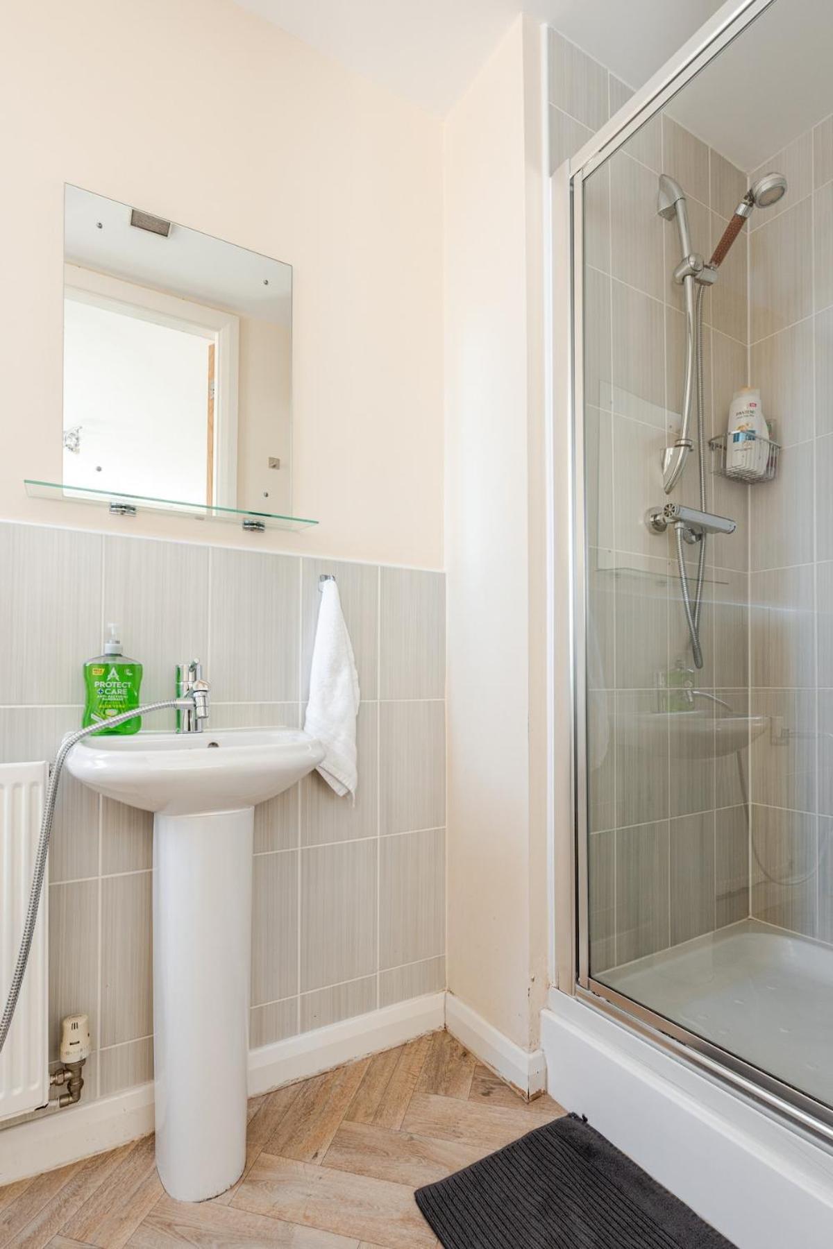 Comfortable 3-Storey House With Free Car Parking マンチェスター エクステリア 写真
